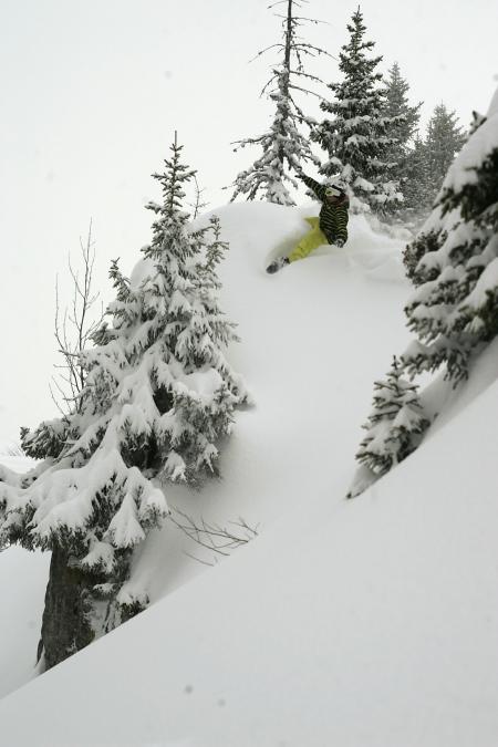 Nitro Euro Road Trip: Mikael Sandy - Powder turn.