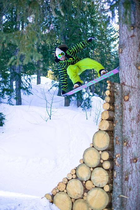 Nitro Euro Road Trip: SANDY Mikael - Tail grab to fakie.